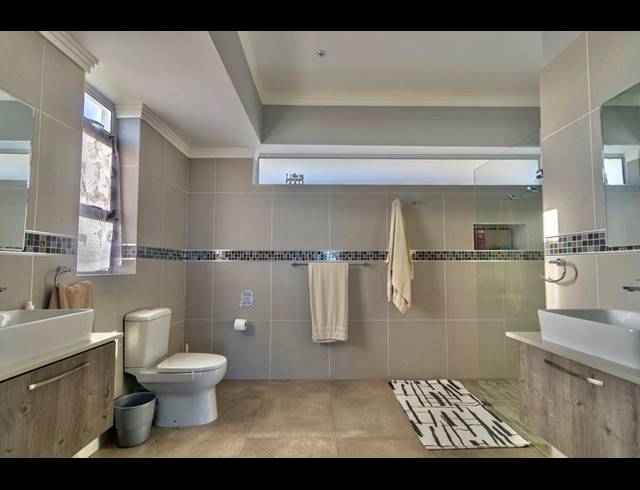 4 BEDROOM HOUSE FOR SALE IN PEARL BAY
